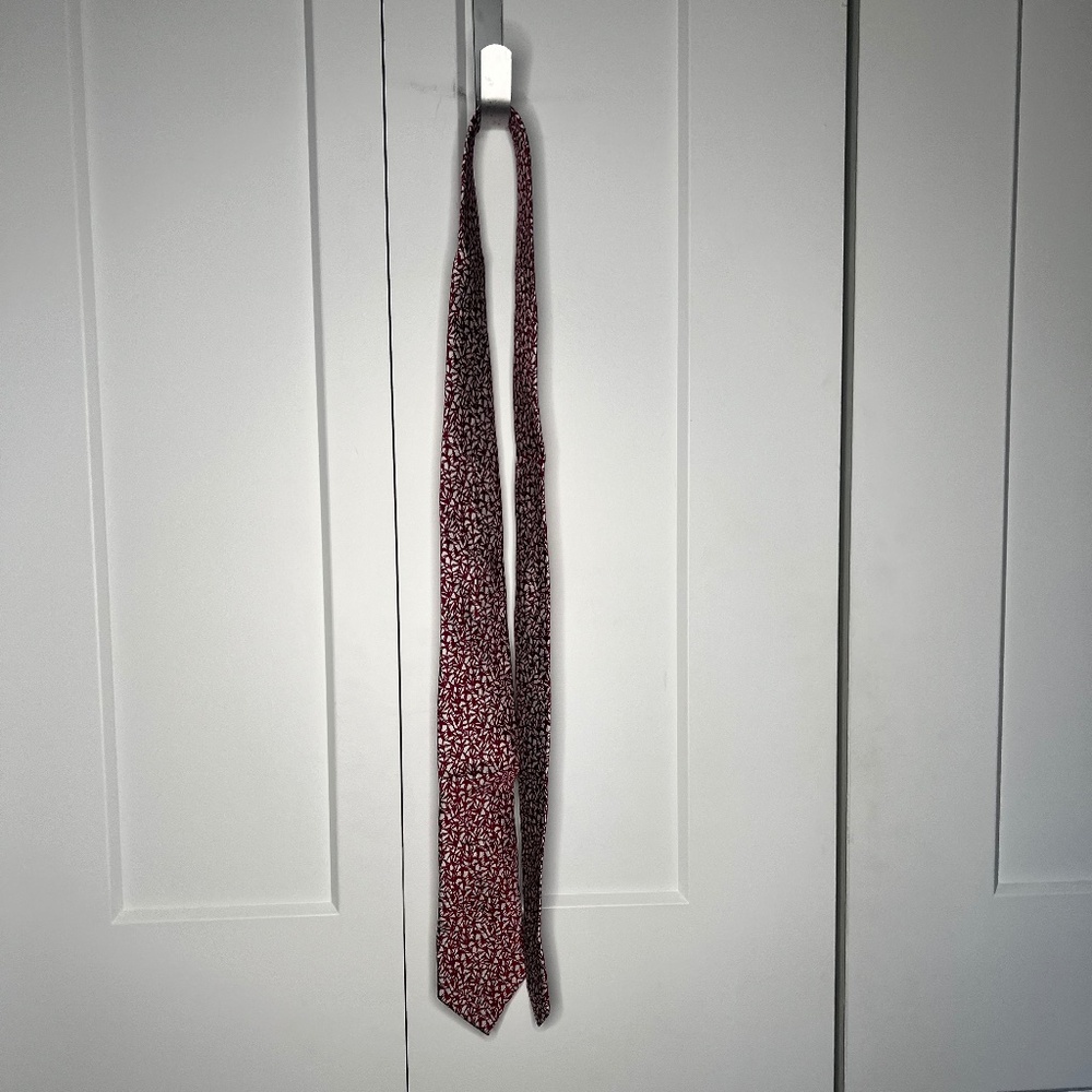 Charles Tyrwhitt 100% Silk Red and White Tie